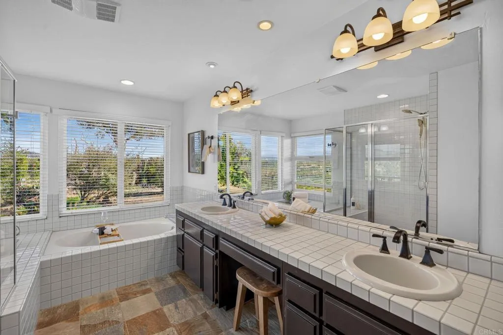 https://cdn.realtyfeed.com/cdn/127/306786214/ef81d9885ff3bcbeae69b14b3b4363d4.webp