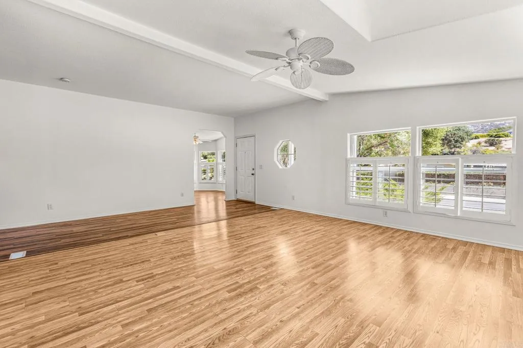 https://cdn.realtyfeed.com/cdn/127/306786268/18c21377e10c815b58a70ce16461d6bc.webp
