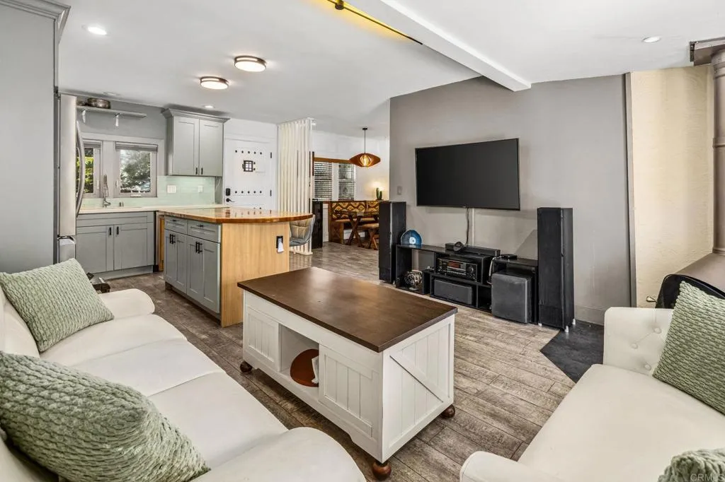 https://cdn.realtyfeed.com/cdn/127/306786370/f5cfd513ee06f6424a420c16930f1e4e.webp