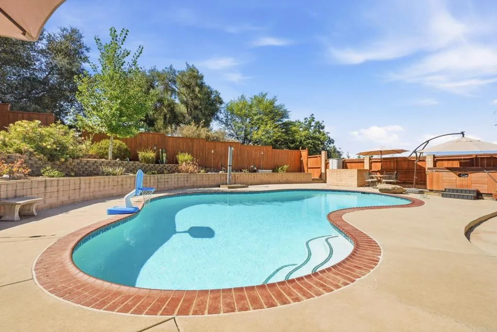 https://cdn.realtyfeed.com/cdn/127/306786373/15a43991a0175ca38901f03bd2514b04.webp