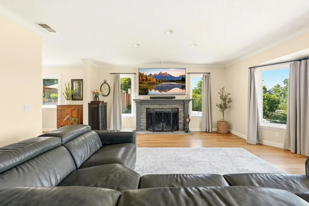 https://cdn.realtyfeed.com/cdn/127/306786373/6de8f6add9a6d6234d23859cddc52ed4.webp