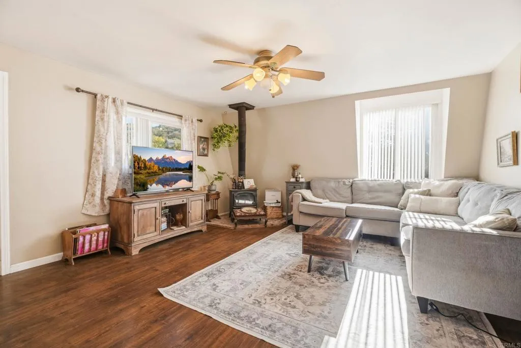 https://cdn.realtyfeed.com/cdn/127/306786373/8893e4f1862d79d136ca1ea6b65412a4.webp