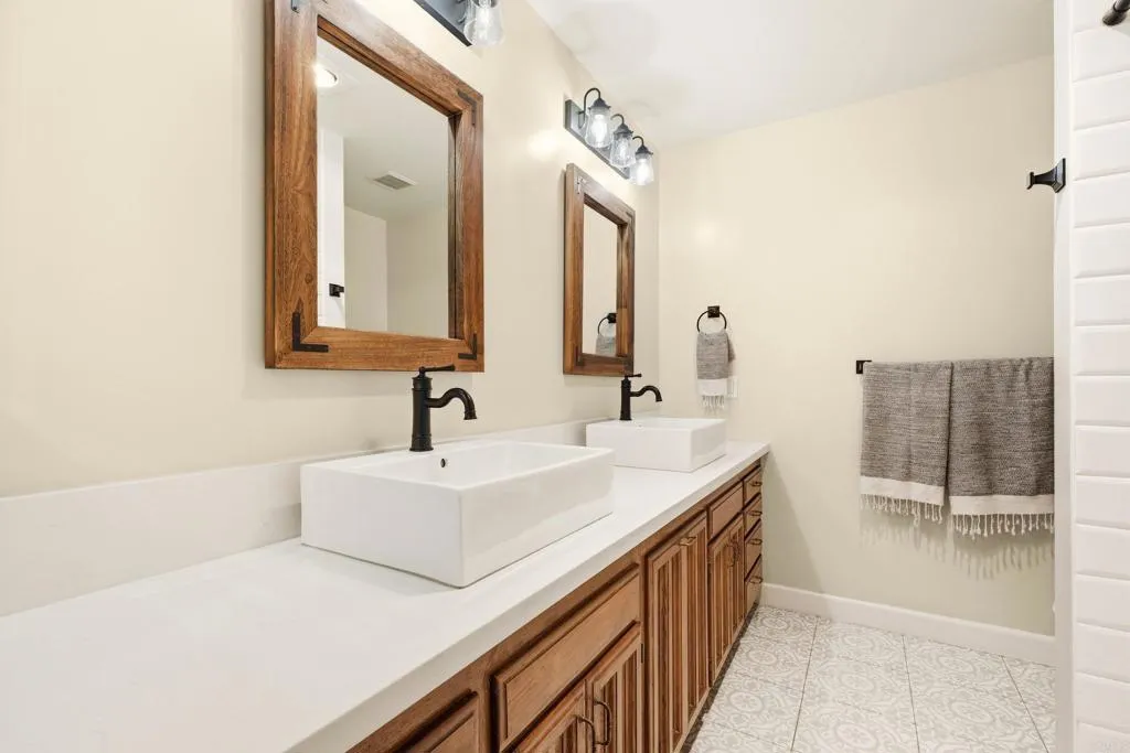 https://cdn.realtyfeed.com/cdn/127/306786373/8d04635647b9ce0c232552bd39f5b884.webp
