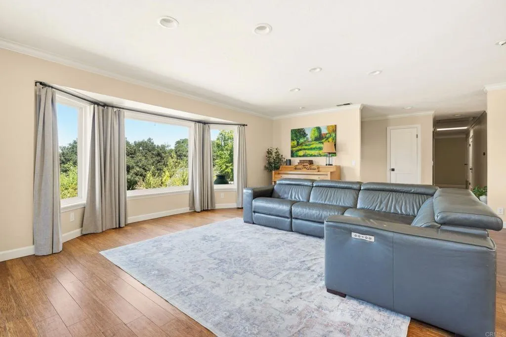 https://cdn.realtyfeed.com/cdn/127/306786373/df98b27199ba67265b8a18d1a37b48cc.webp