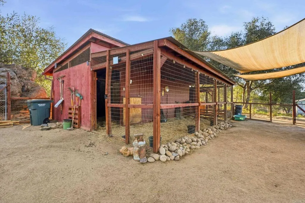 https://cdn.realtyfeed.com/cdn/127/306786373/edcc56b07f7824d479910cd20cc9f978.webp