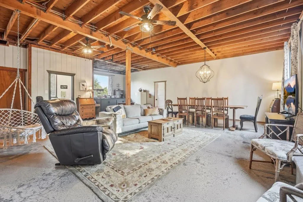 https://cdn.realtyfeed.com/cdn/127/306786373/fa42cd5265c68462c491c71d98fba3d8.webp