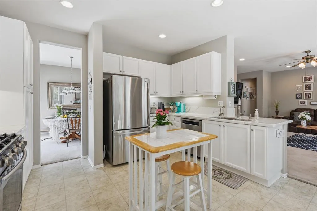 https://cdn.realtyfeed.com/cdn/127/306786375/89c981a2c7d2c582ef95f185576504ca.webp