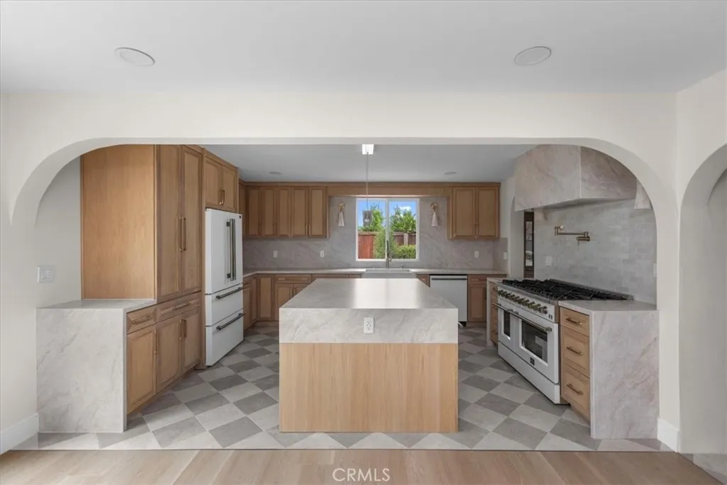 https://cdn.realtyfeed.com/cdn/127/306786443/1c051bfbc8ae6cee6185b696d9545819.webp