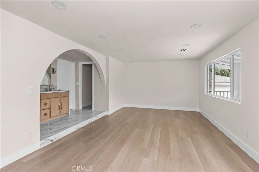 https://cdn.realtyfeed.com/cdn/127/306786443/1c0756969ff34946c0ea8face0469394.webp