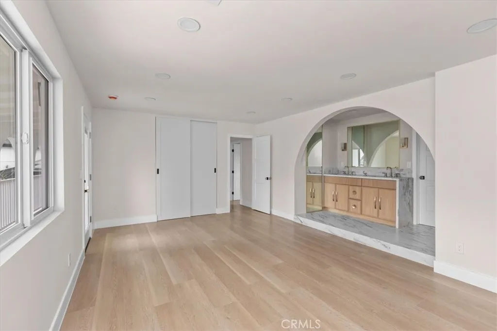 https://cdn.realtyfeed.com/cdn/127/306786443/35e94f70cc01030aca69dc24806d8f24.webp