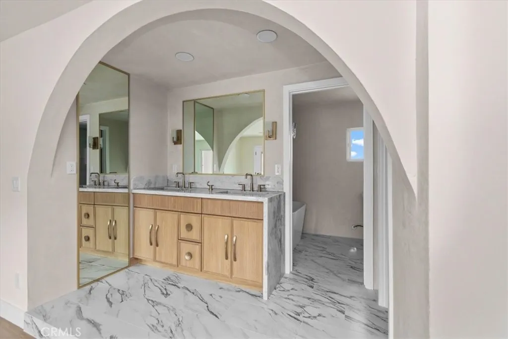 https://cdn.realtyfeed.com/cdn/127/306786443/b250c1290f3d878c1d2f9c667905bd22.webp