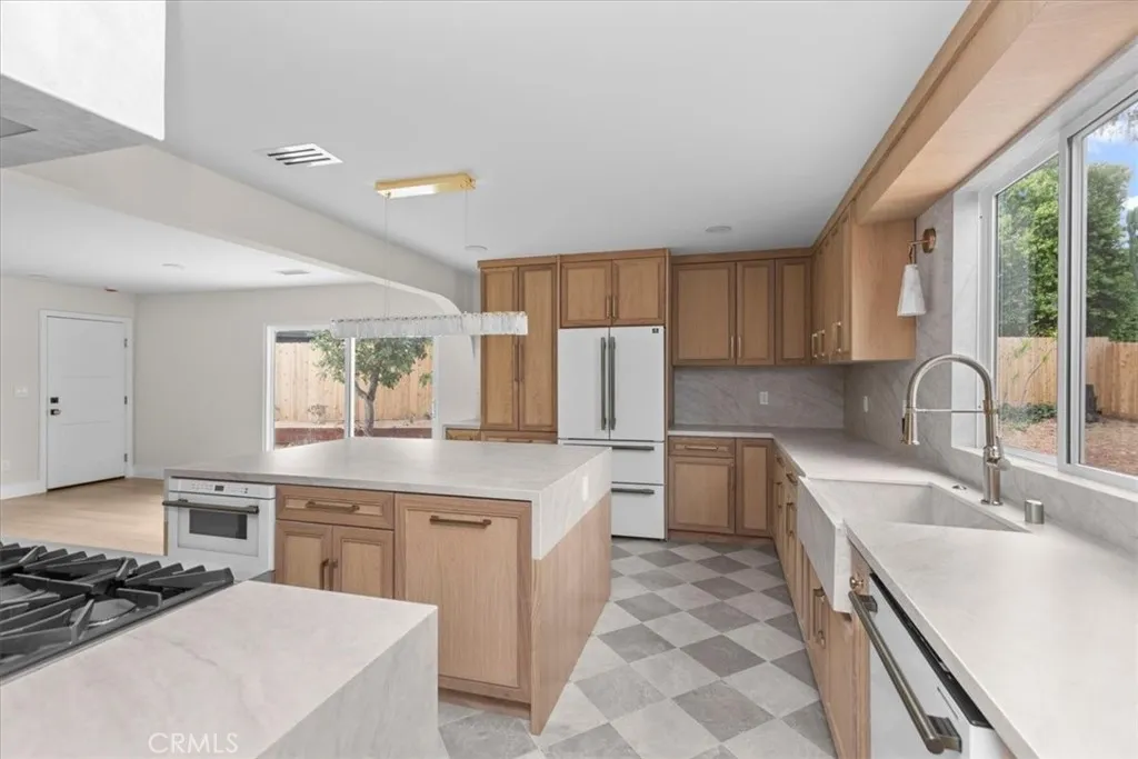 https://cdn.realtyfeed.com/cdn/127/306786443/e6127a16adfcc273ce34e727bfe3f948.webp