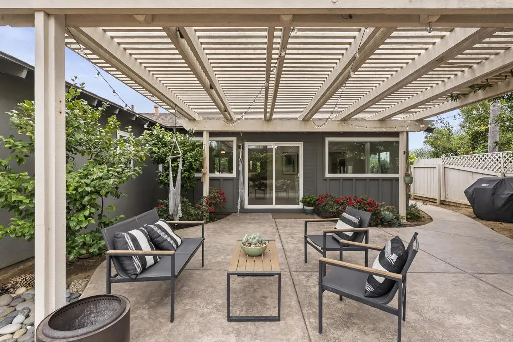 https://cdn.realtyfeed.com/cdn/127/306786499/8bf520fb9287336aafe32fdf03726d03.webp