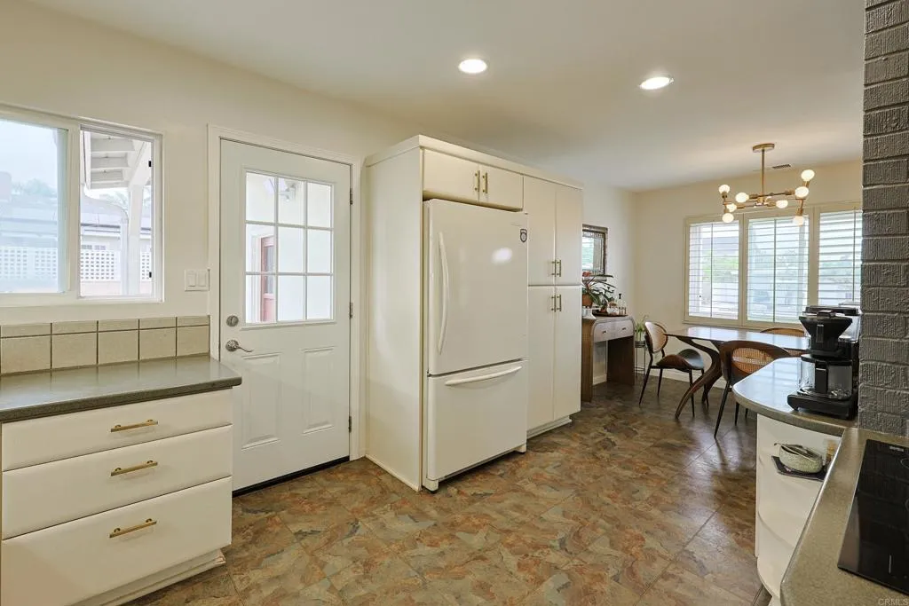 https://cdn.realtyfeed.com/cdn/127/306786504/1a45612d65e60102ec4c994dda5c095c.webp
