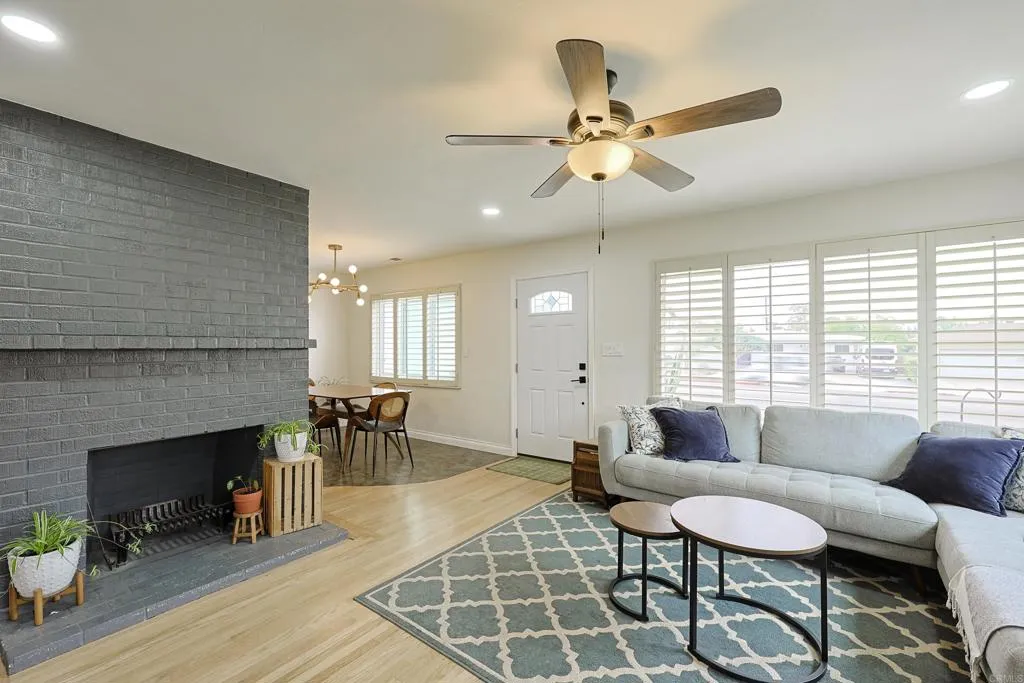 https://cdn.realtyfeed.com/cdn/127/306786504/2cdb7672d5e9a60f7026e3c4d92cf6dc.webp