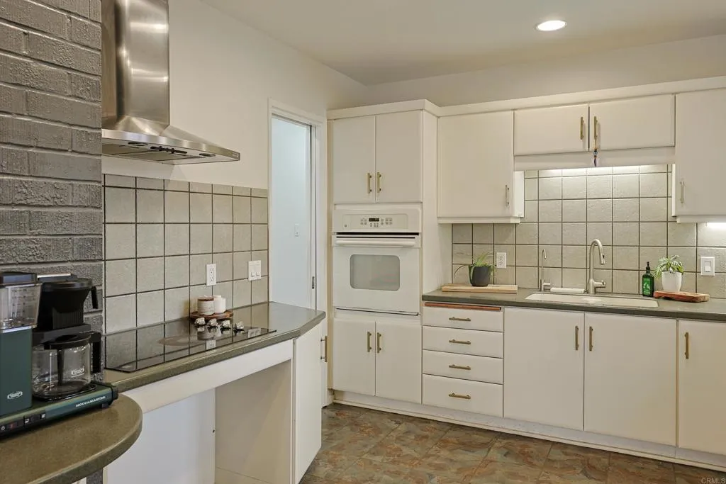 https://cdn.realtyfeed.com/cdn/127/306786504/461ca3c89a7ccc8f26c37ceaa027bfb9.webp