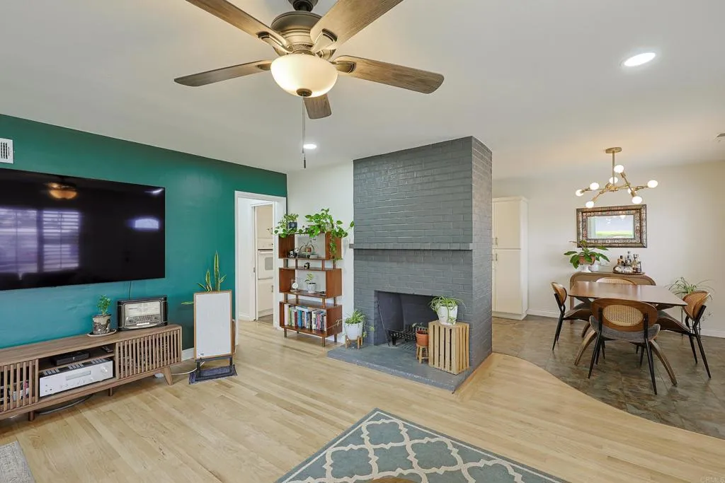 https://cdn.realtyfeed.com/cdn/127/306786504/b26655cdb8e9609724fc4ba467ad2194.webp