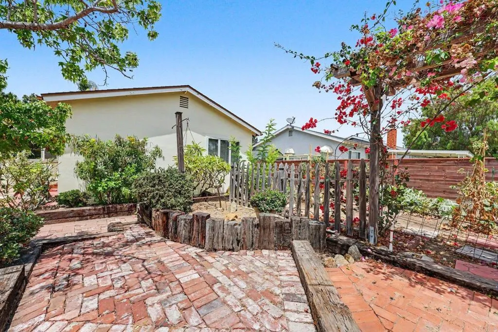 https://cdn.realtyfeed.com/cdn/127/306786599/0ad02d8c6b5a8044d4f5ea6b9375a46f.webp