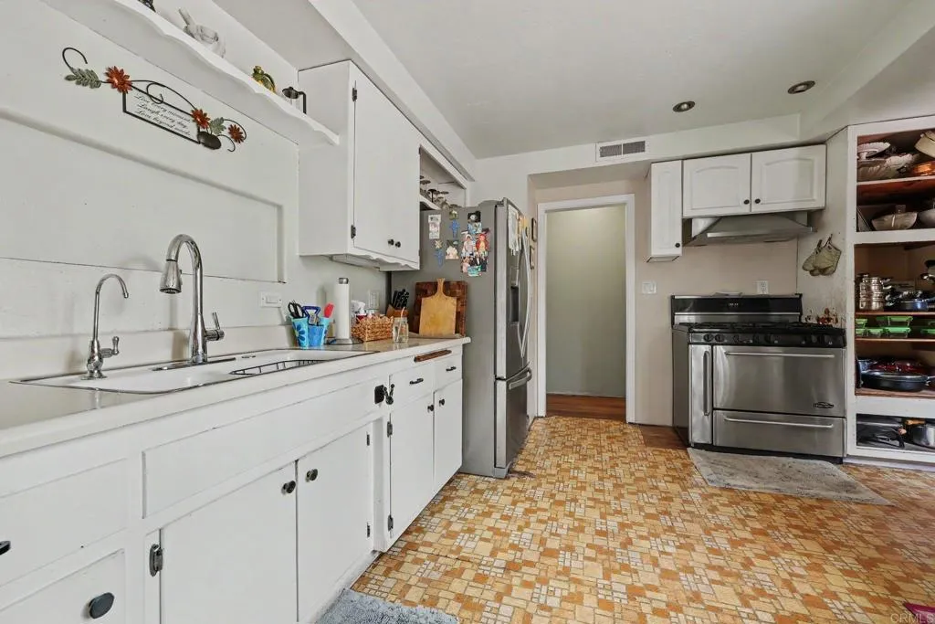 https://cdn.realtyfeed.com/cdn/127/306786599/1a3d0e85328b1bddc6352e6ea6d0b4e2.webp