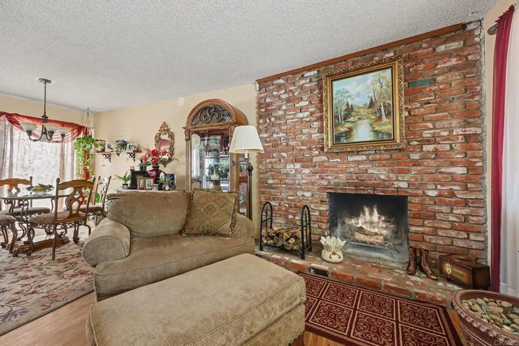https://cdn.realtyfeed.com/cdn/127/306786599/ed5090d49a09e682a392694c632a769c.webp