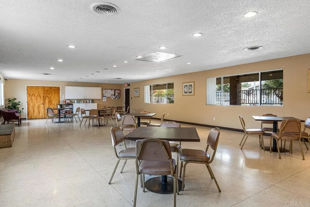 https://cdn.realtyfeed.com/cdn/127/306786766/15611eb8b6ffb7e305fbb287d123eb45.webp
