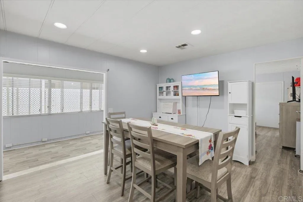 https://cdn.realtyfeed.com/cdn/127/306786766/21d9f86bd4cc18e8646e553e47adbf96.webp