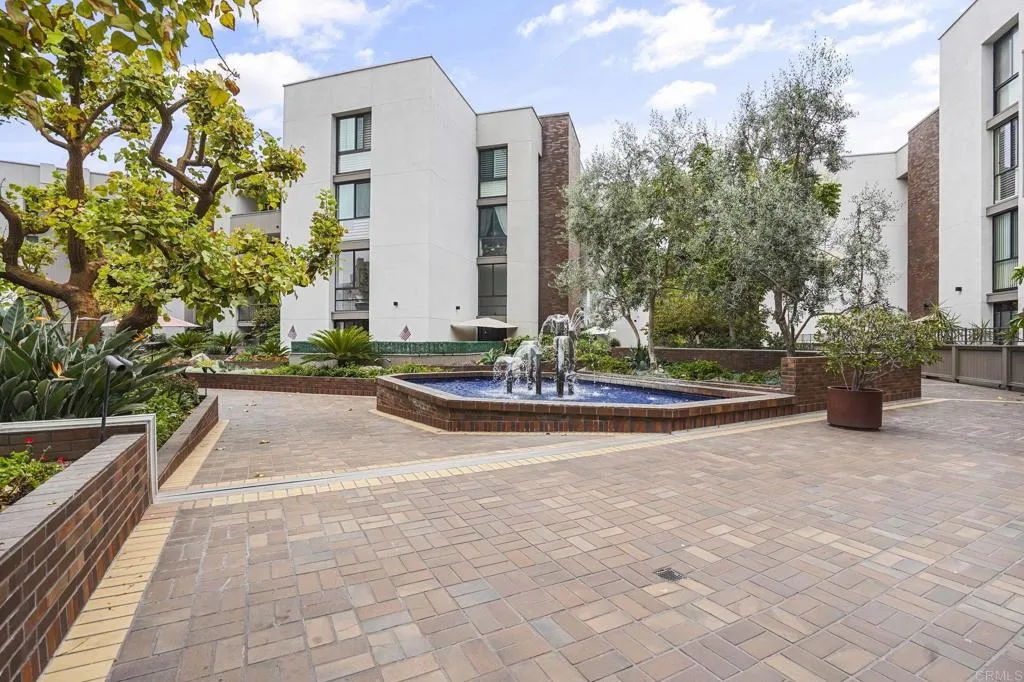 https://cdn.realtyfeed.com/cdn/127/306786776/43ef3f660be618fdc7d5c065a65ed60d.webp