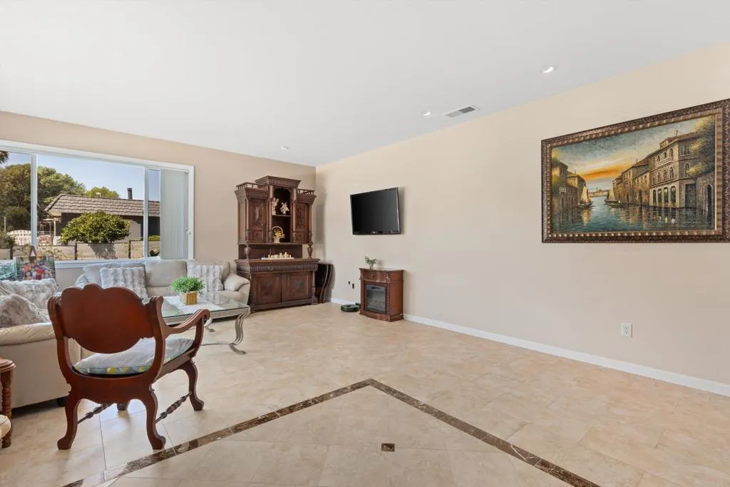 https://cdn.realtyfeed.com/cdn/127/306786854/296feb81572ba19513624759a236c1a7.webp