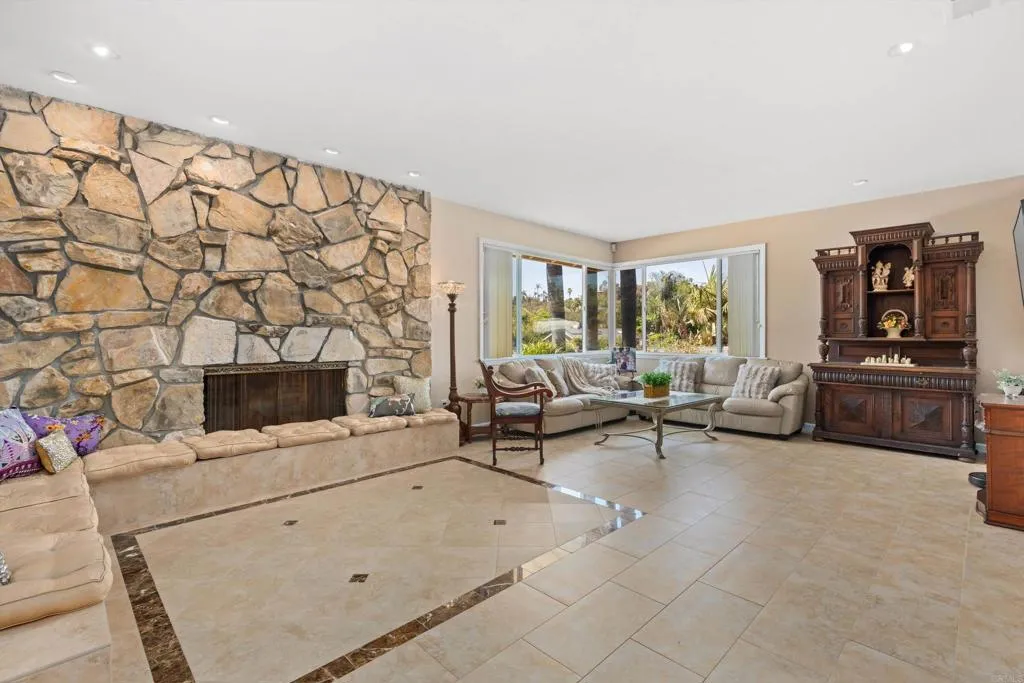 https://cdn.realtyfeed.com/cdn/127/306786854/4599369dfe68eccb1ef8187456ca7db5.webp