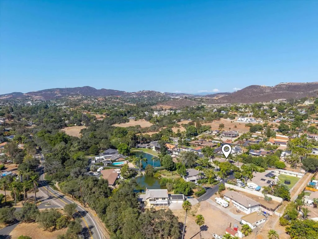 https://cdn.realtyfeed.com/cdn/127/306786854/74fc1ff1f80b46ea6baefc0075a39984.webp
