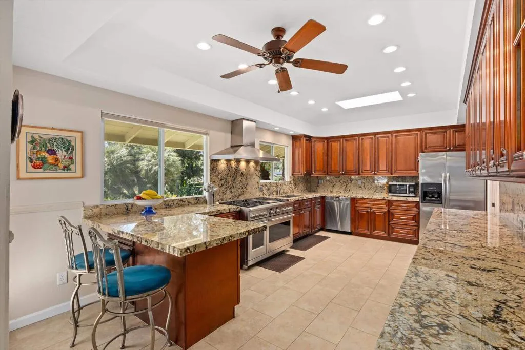 https://cdn.realtyfeed.com/cdn/127/306786854/de88fb759e0440d29c97a36c56514cc1.webp