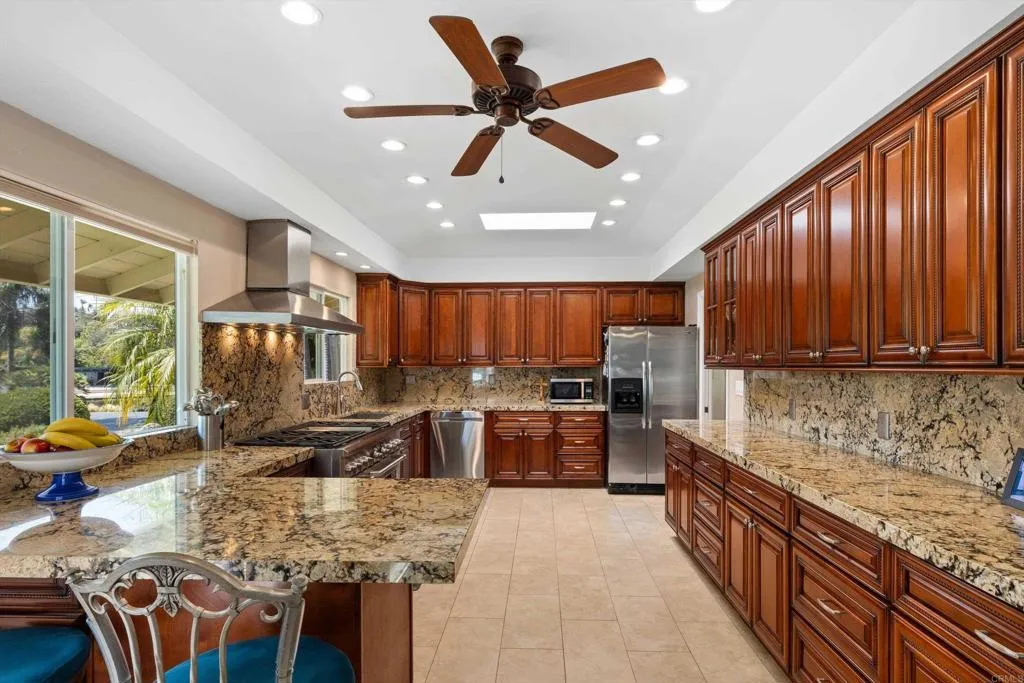 https://cdn.realtyfeed.com/cdn/127/306786854/e74e055ddff447398aa22a82c929d4be.webp