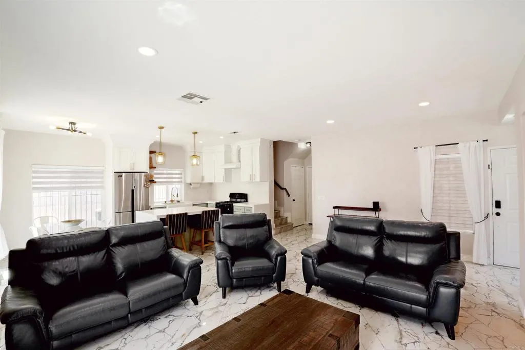 https://cdn.realtyfeed.com/cdn/127/306786862/18ace69297dfa1271dfd6adc9b589278.webp