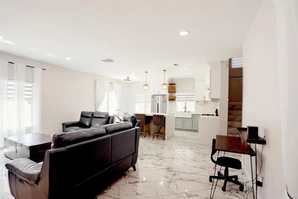 https://cdn.realtyfeed.com/cdn/127/306786862/e480fa87dd9356531ba52a62f954199c.webp