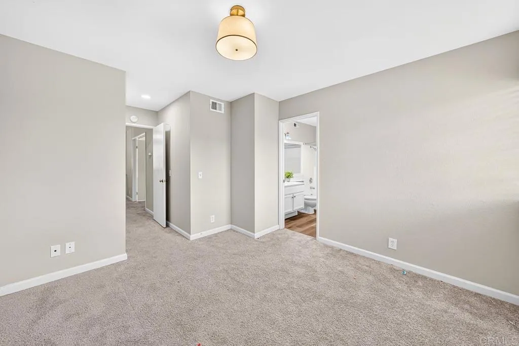 https://cdn.realtyfeed.com/cdn/127/306786875/91eba173cbc4d733fce1dee65f89eef0.webp