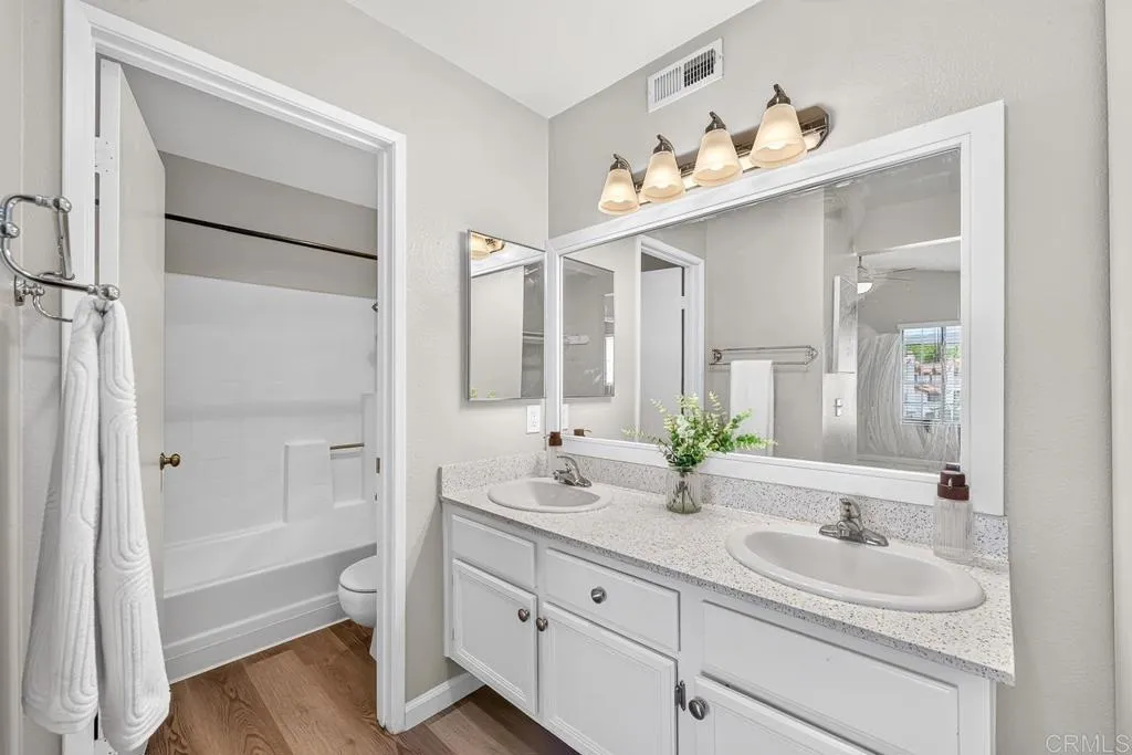 https://cdn.realtyfeed.com/cdn/127/306786875/a6f1a035d0555af8aee522dd449cccc2.webp