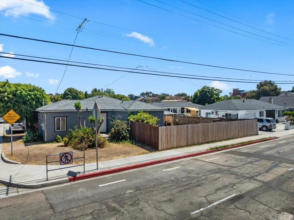 https://cdn.realtyfeed.com/cdn/127/306786911/61f274d5eeb9972423722494604bf9a0.webp