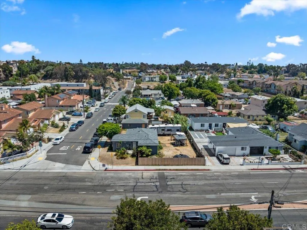 https://cdn.realtyfeed.com/cdn/127/306786911/7eb124aefce26de6ca80ee6bbf1021b2.webp