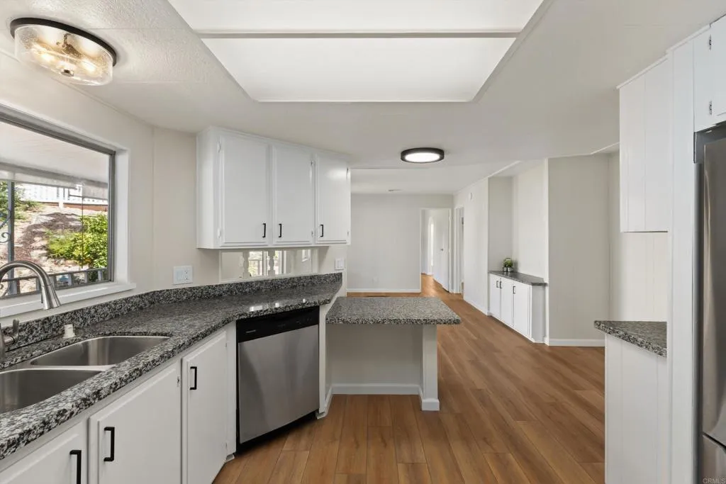 https://cdn.realtyfeed.com/cdn/127/306786950/28a4bc93d1d89fab097fc6bd2349013b.webp