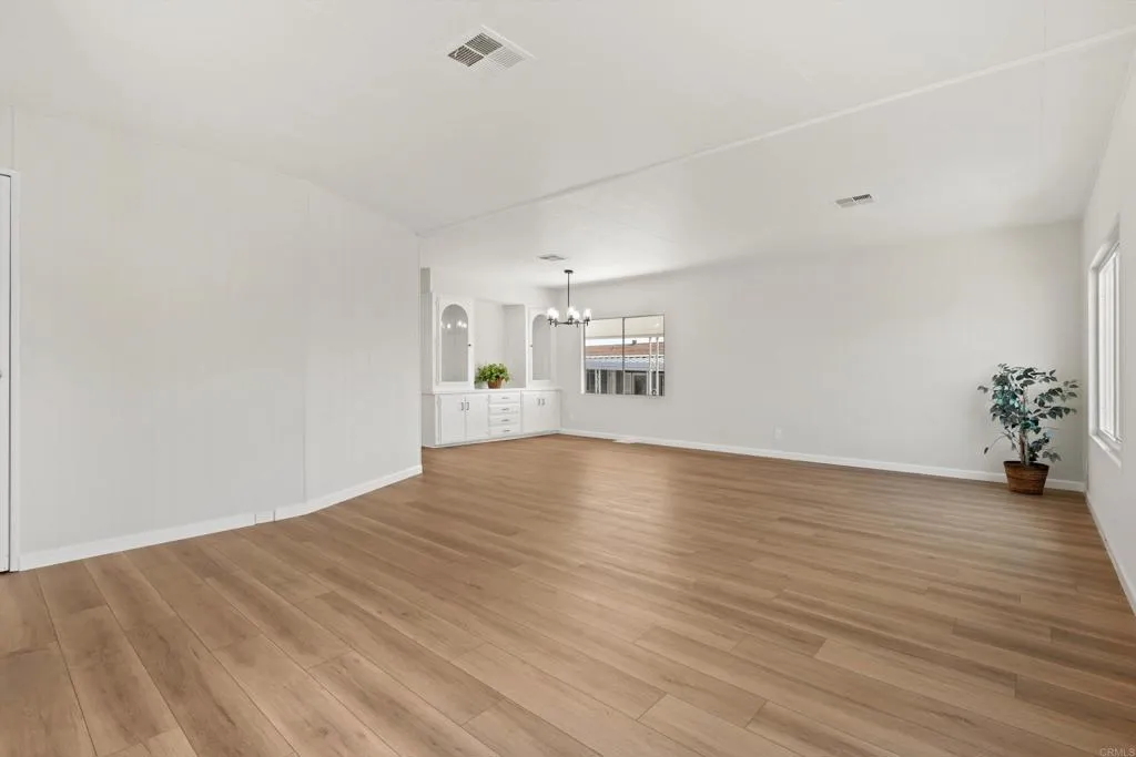 https://cdn.realtyfeed.com/cdn/127/306786950/db3bf77313d43b460f651952d6c7e5c3.webp