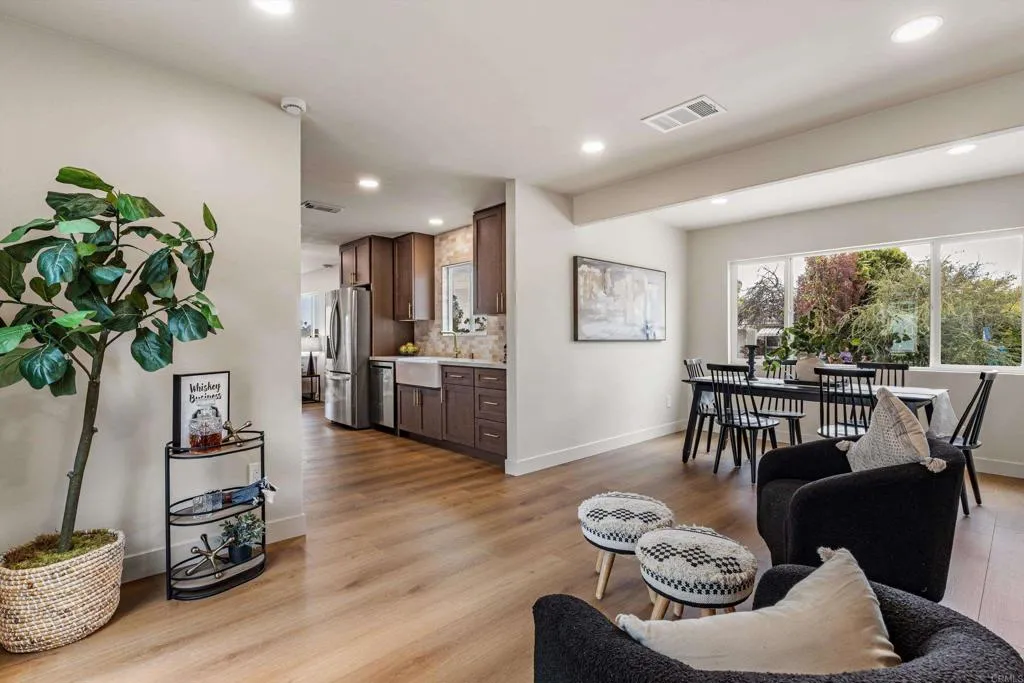https://cdn.realtyfeed.com/cdn/127/306786974/0463a458cb9a46bf52a37016dd46f6e9.webp