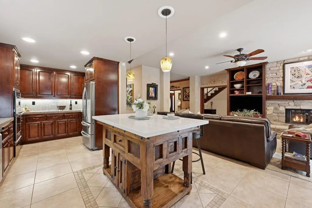 https://cdn.realtyfeed.com/cdn/127/306787005/744d9c0a0588b54aa50f94e5696f33d7.webp