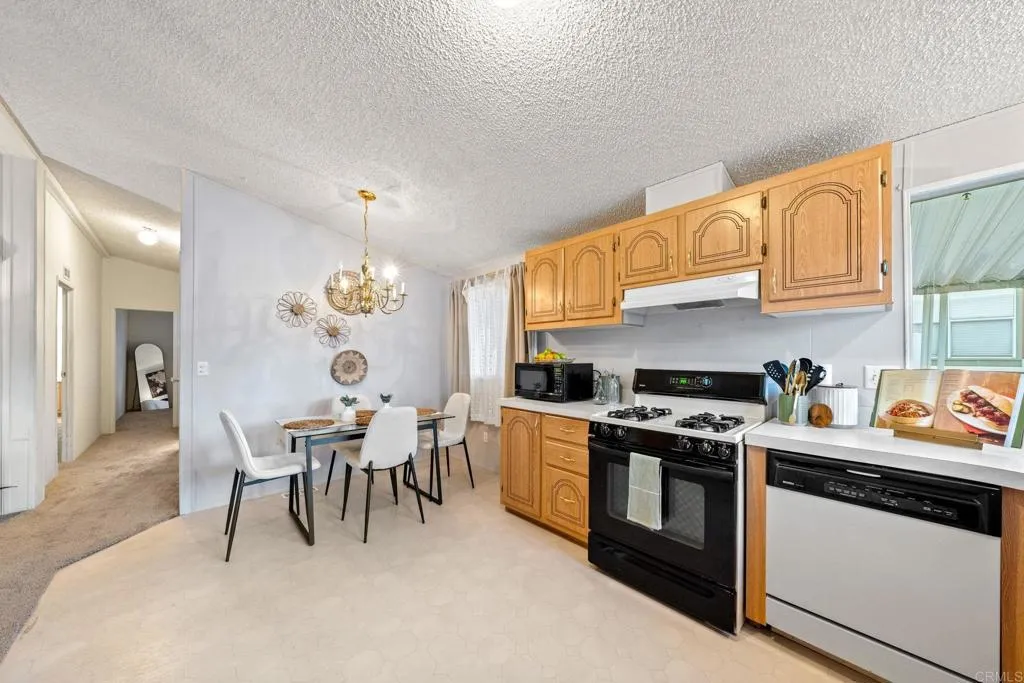 https://cdn.realtyfeed.com/cdn/127/306787055/203384fedf4f1e60a5b1087ee83454b2.webp