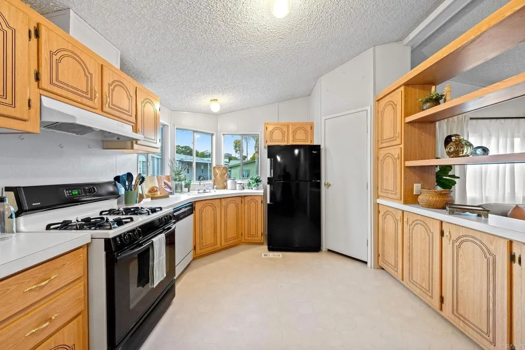 https://cdn.realtyfeed.com/cdn/127/306787055/b4ceed6d8de8212f10459d3a56c81ec3.webp