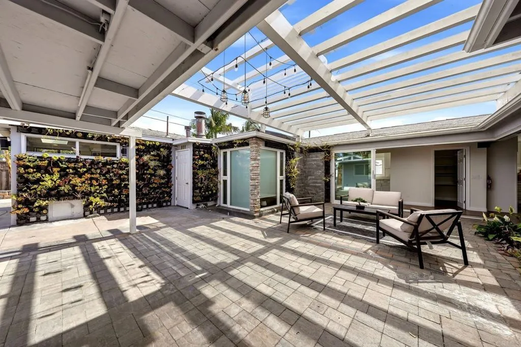 https://cdn.realtyfeed.com/cdn/127/306787065/22c9eaecc3102776b703d9e77ceaed57.webp