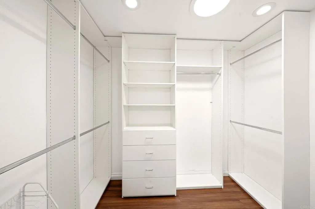 https://cdn.realtyfeed.com/cdn/127/306787065/366b74ebc5fe7149742370450d0d8718.webp
