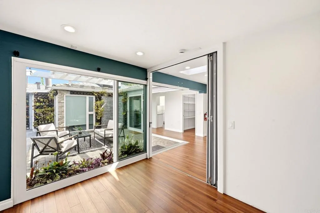 https://cdn.realtyfeed.com/cdn/127/306787065/54bd105630da405e358974f43e1843d6.webp