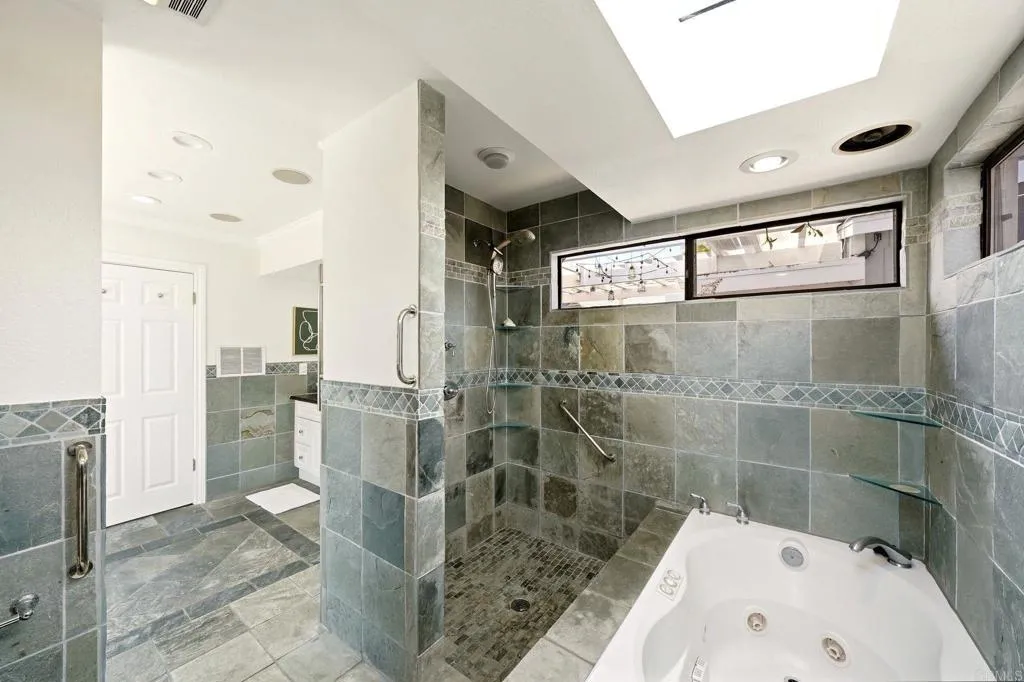 https://cdn.realtyfeed.com/cdn/127/306787065/57b6a2ef7542dda78d2f303903ca0ec2.webp