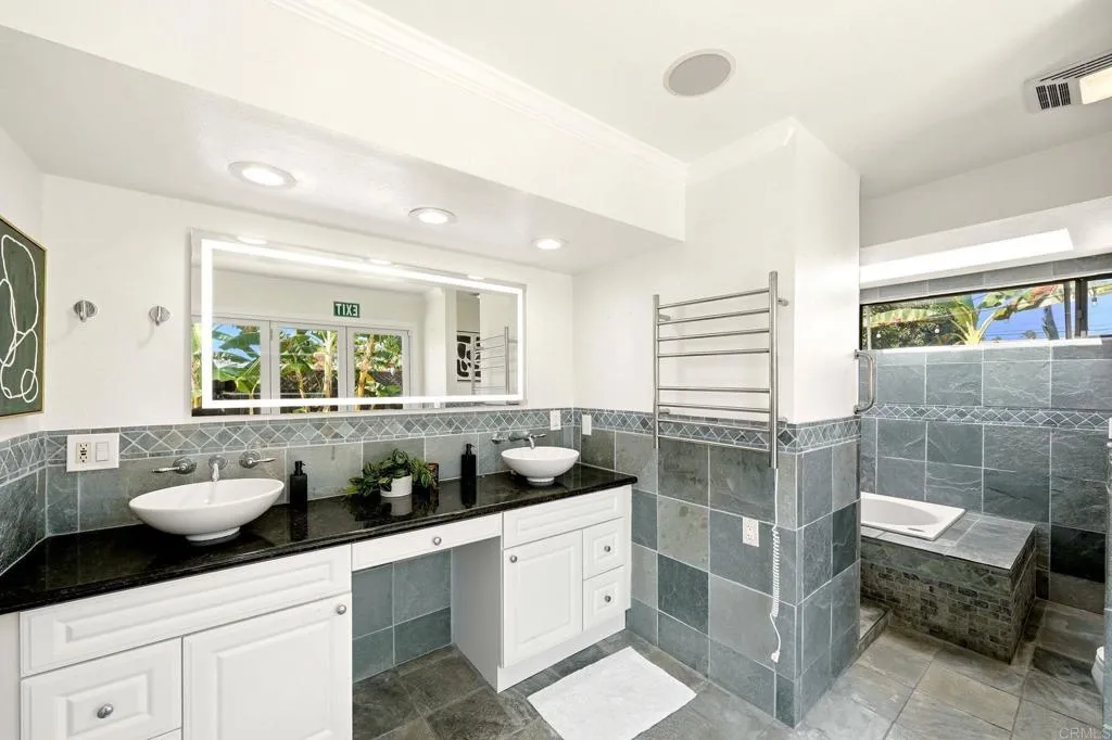 https://cdn.realtyfeed.com/cdn/127/306787065/747f9f71ee03ec793939e070ce782434.webp