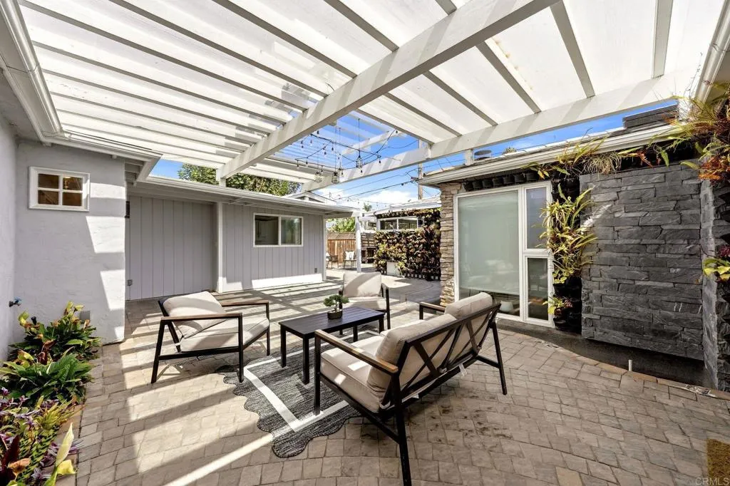 https://cdn.realtyfeed.com/cdn/127/306787065/785426ca9a2d21956a3937abf7e2f66c.webp